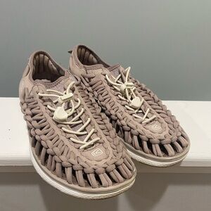 Keen Woven Sneaker Sandstone Taupe with Cream Laces